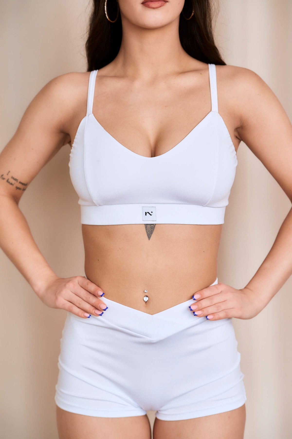 Aura shorts white