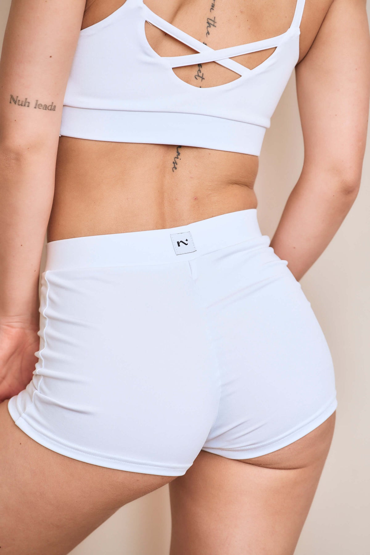Aura shorts white
