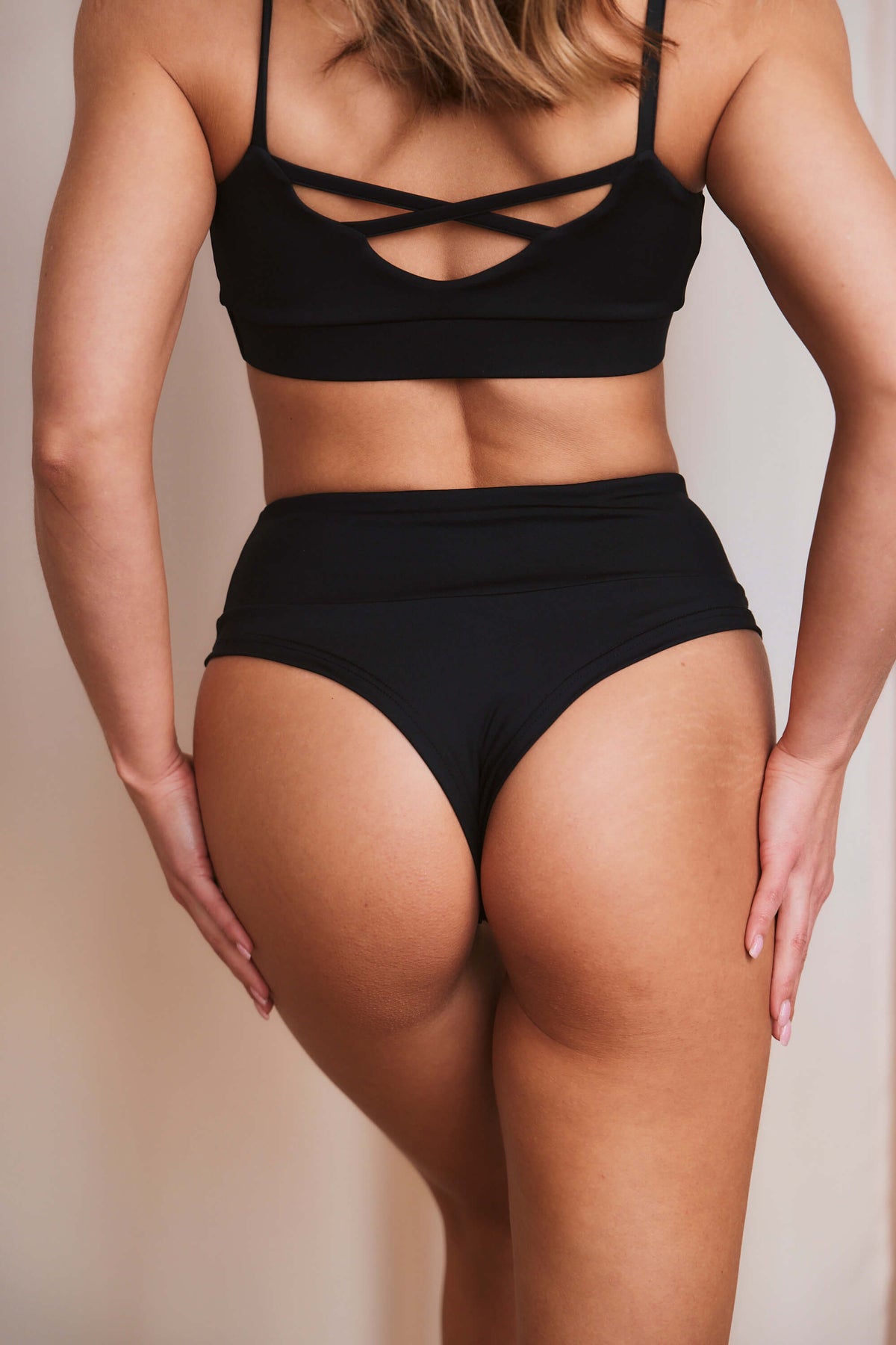 Delia dance bra with pockets for padding, black