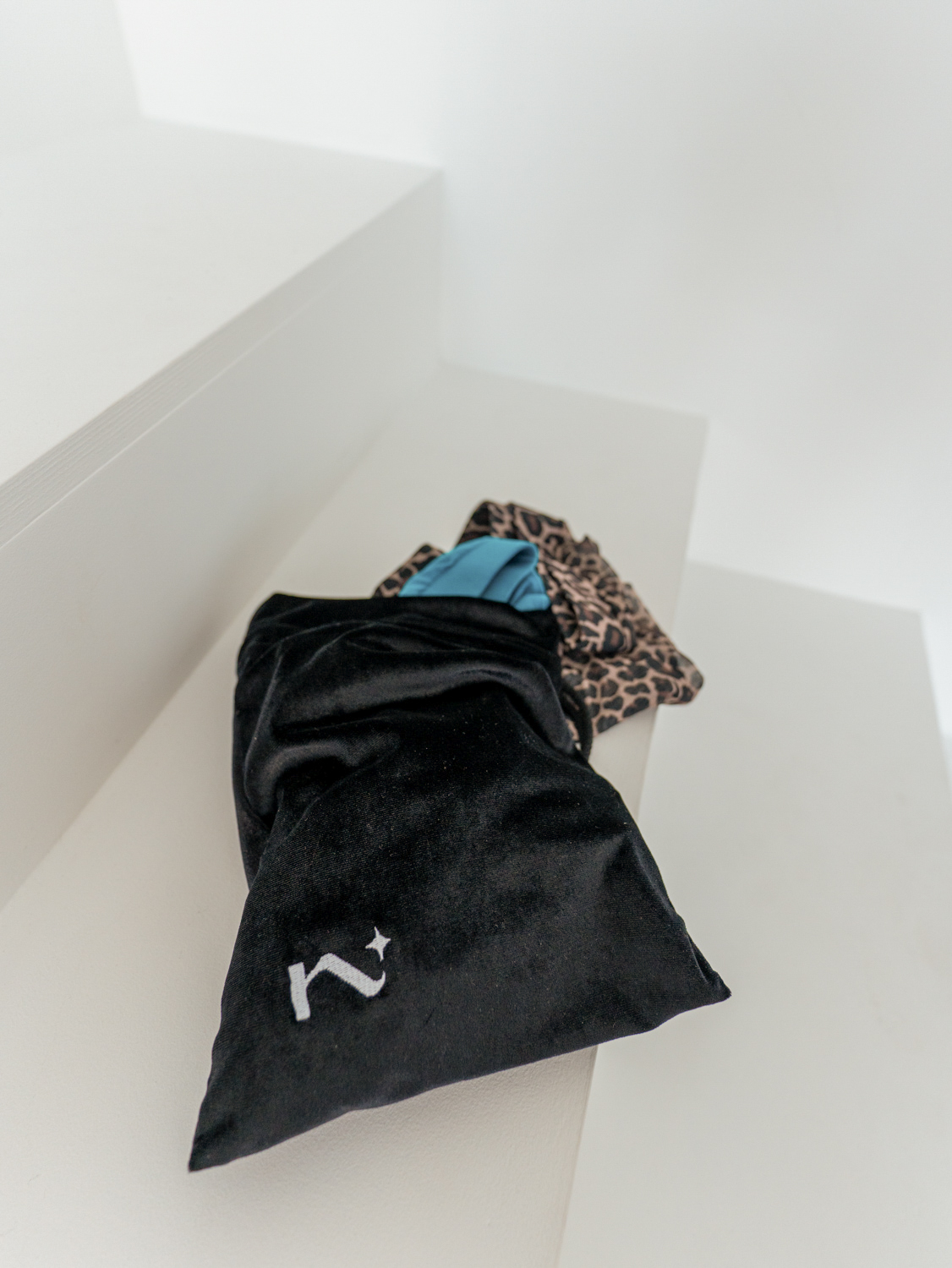 Welurowy woreczek Nimfinity - obrazek 3