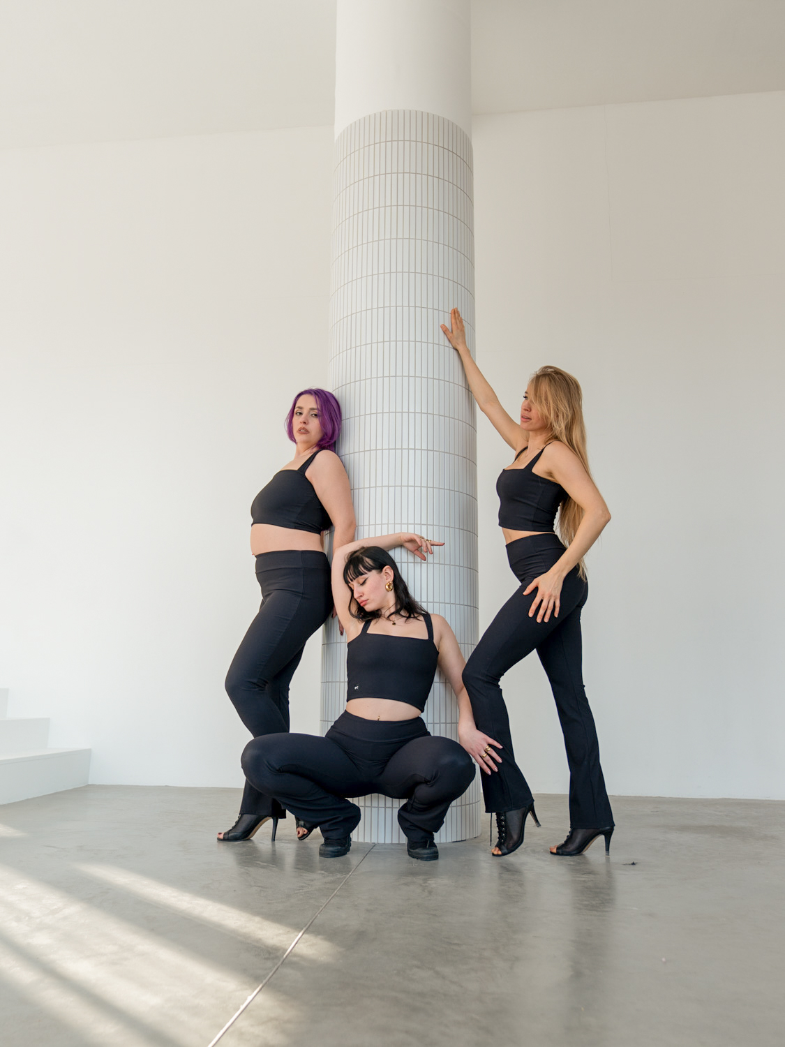 Prążkowane spodnie Thalia czarne - obrazek 6